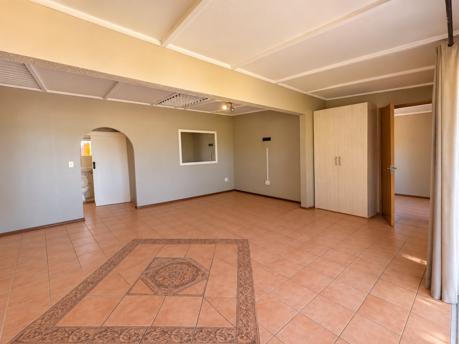 To Let 4 Bedroom Property for Rent in Harbour Island Western Cape